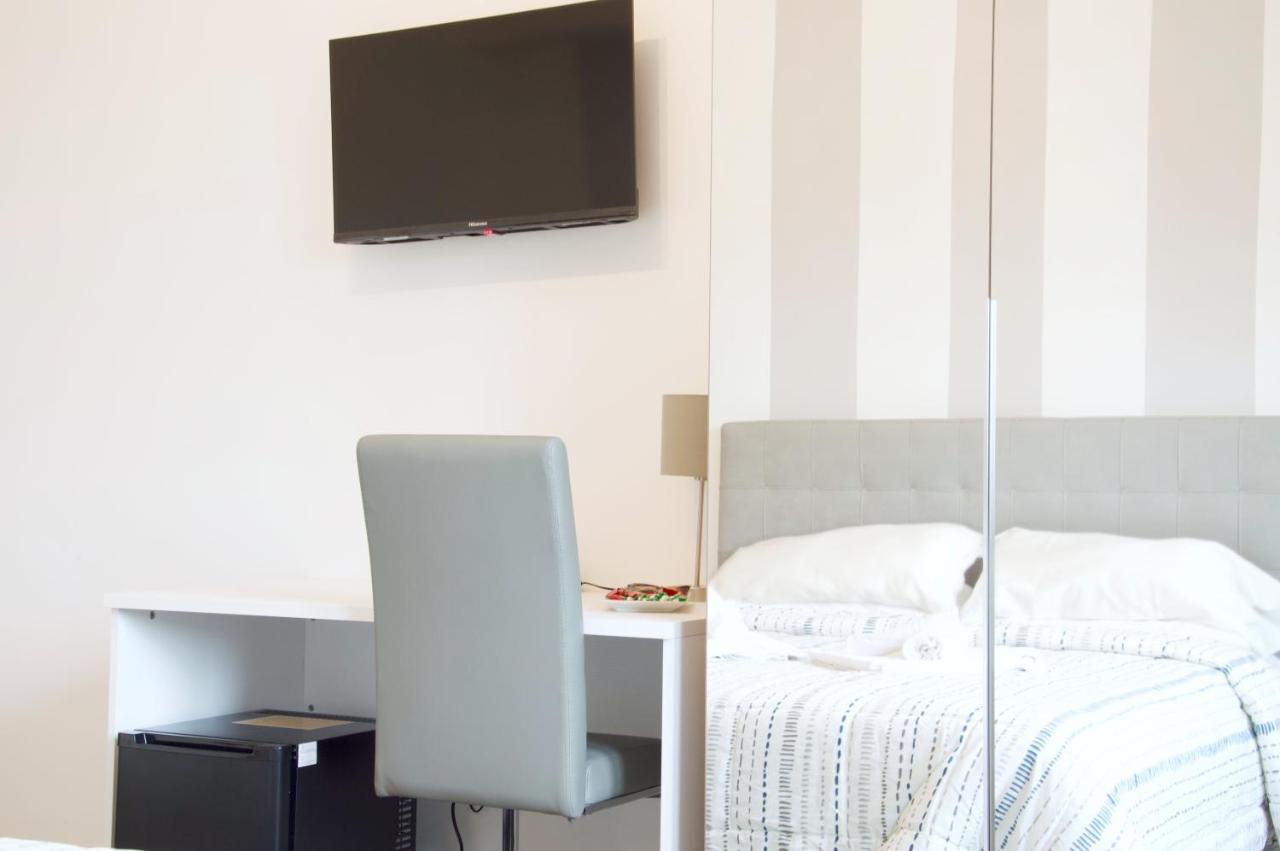Minerva Rooms Pavia Exteriör bild